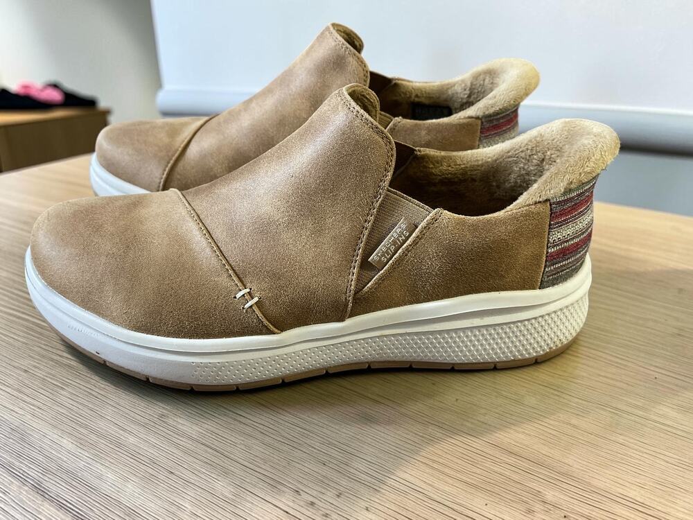 Bobs Sketchers slip-ins Comfort shoes Wom size 9.5 Memory Foam Brown slip-ons